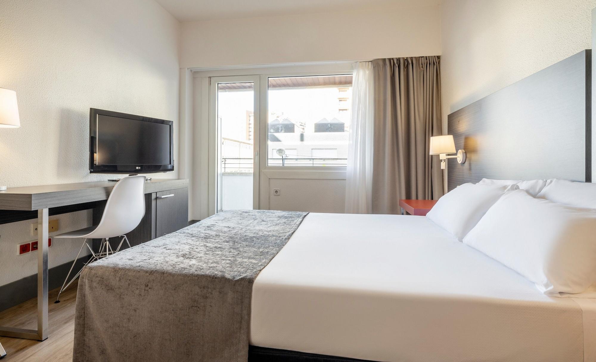 อิลูนิออน โรมาเรดา โฮเต็ล Hotel ซาราโกซา ภายนอก รูปภาพ