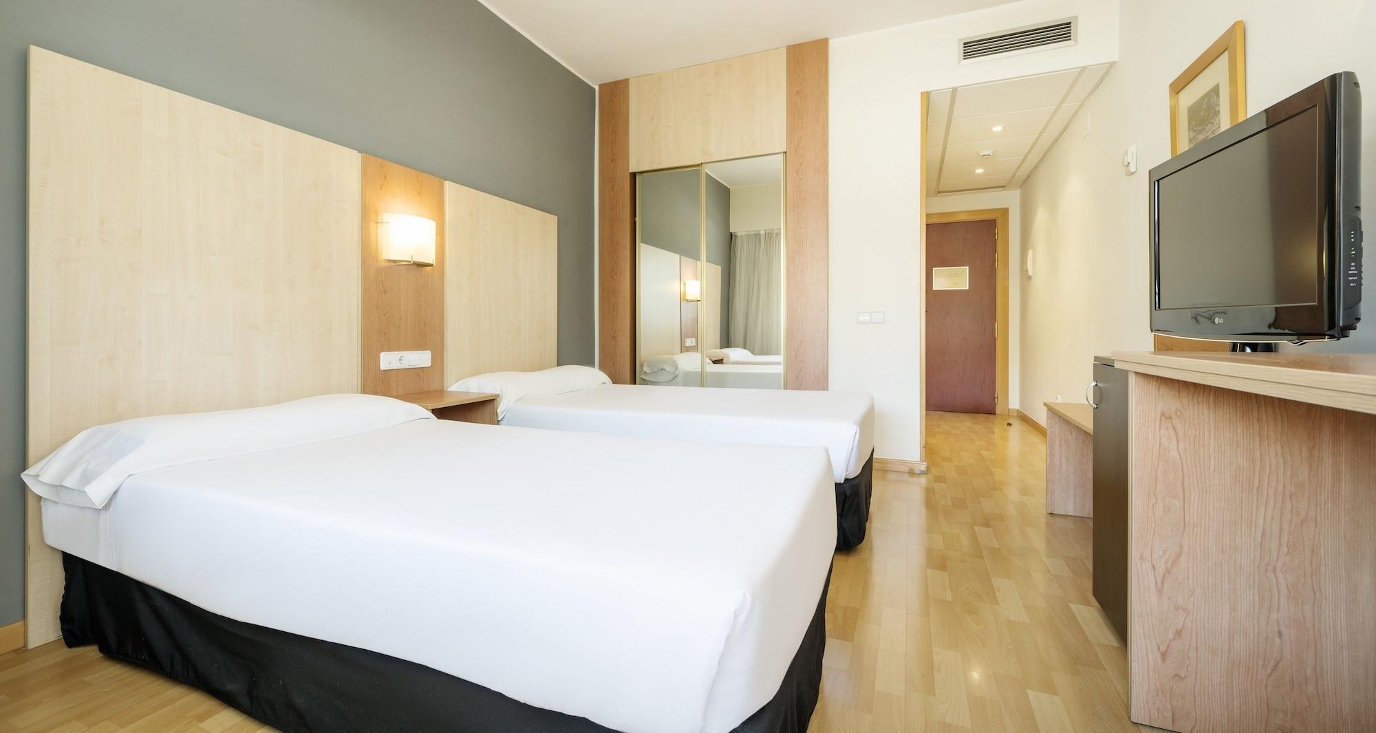 อิลูนิออน โรมาเรดา โฮเต็ล Hotel ซาราโกซา ภายนอก รูปภาพ