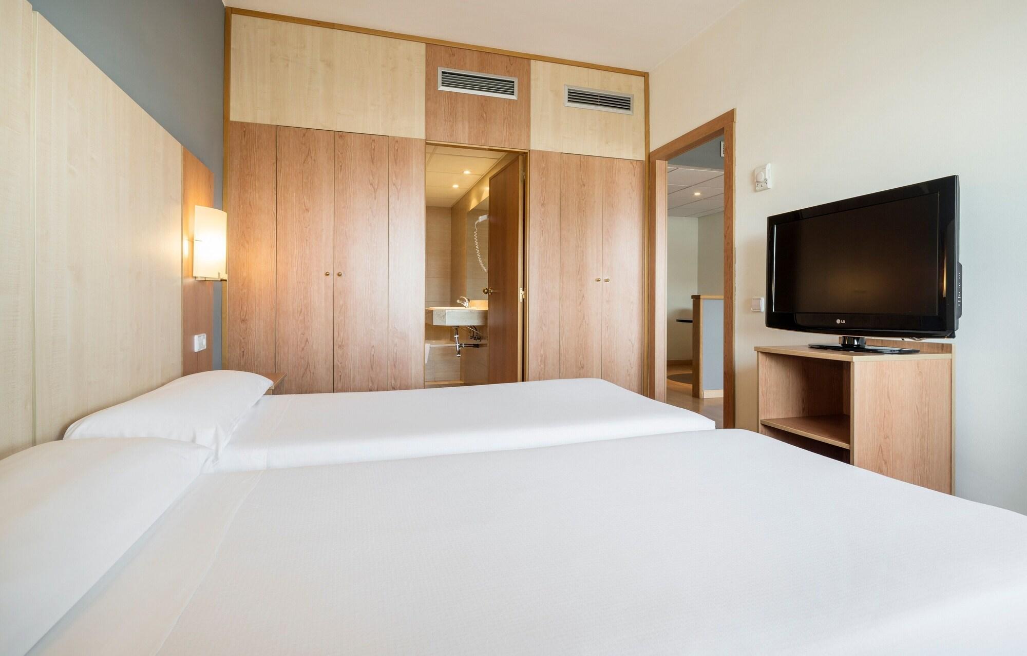อิลูนิออน โรมาเรดา โฮเต็ล Hotel ซาราโกซา ภายนอก รูปภาพ