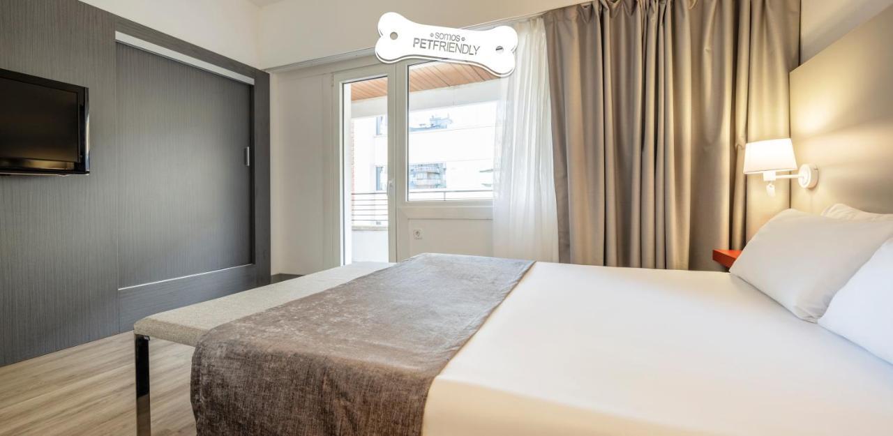 อิลูนิออน โรมาเรดา โฮเต็ล Hotel ซาราโกซา ภายนอก รูปภาพ