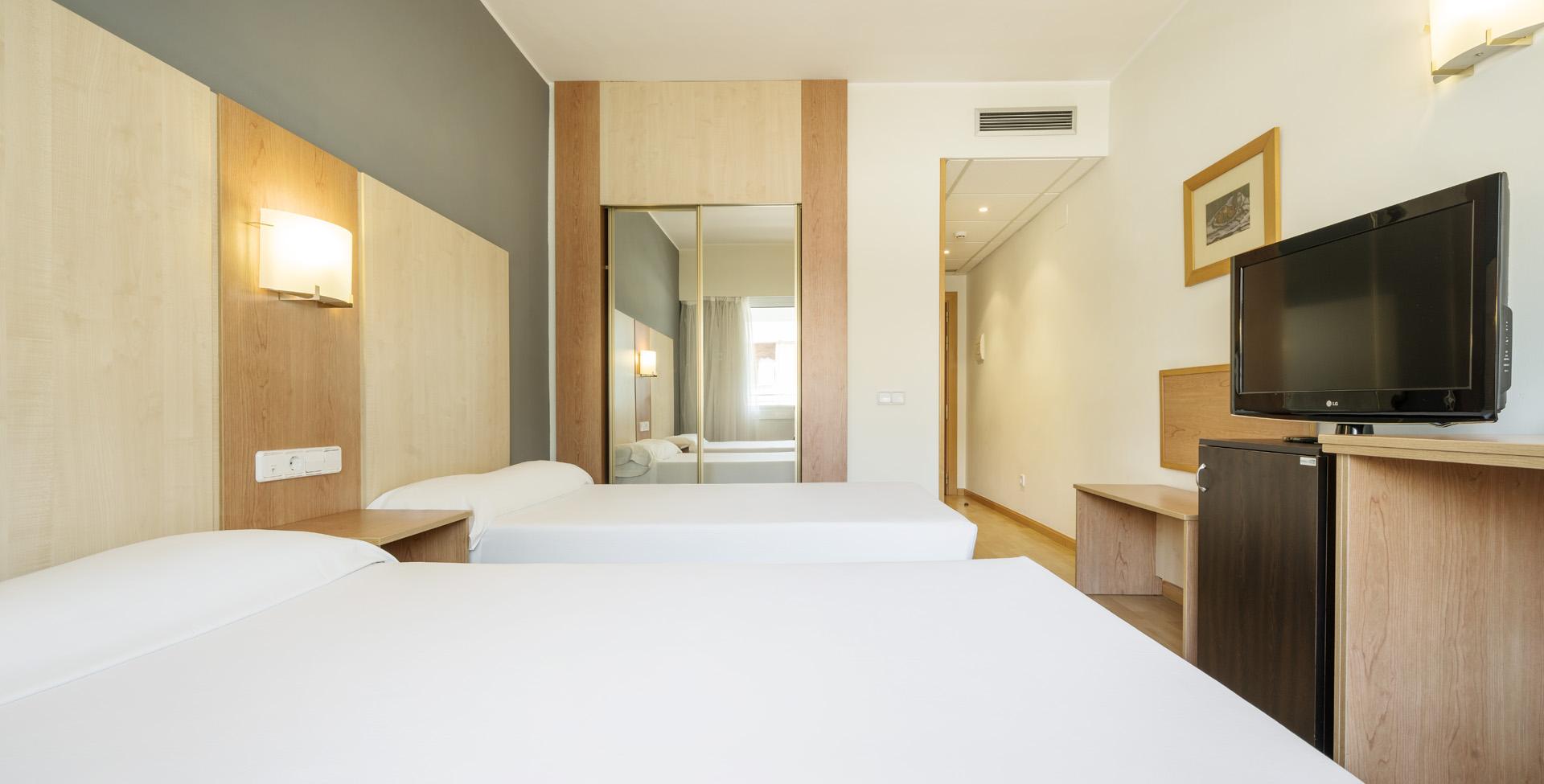 อิลูนิออน โรมาเรดา โฮเต็ล Hotel ซาราโกซา ภายนอก รูปภาพ