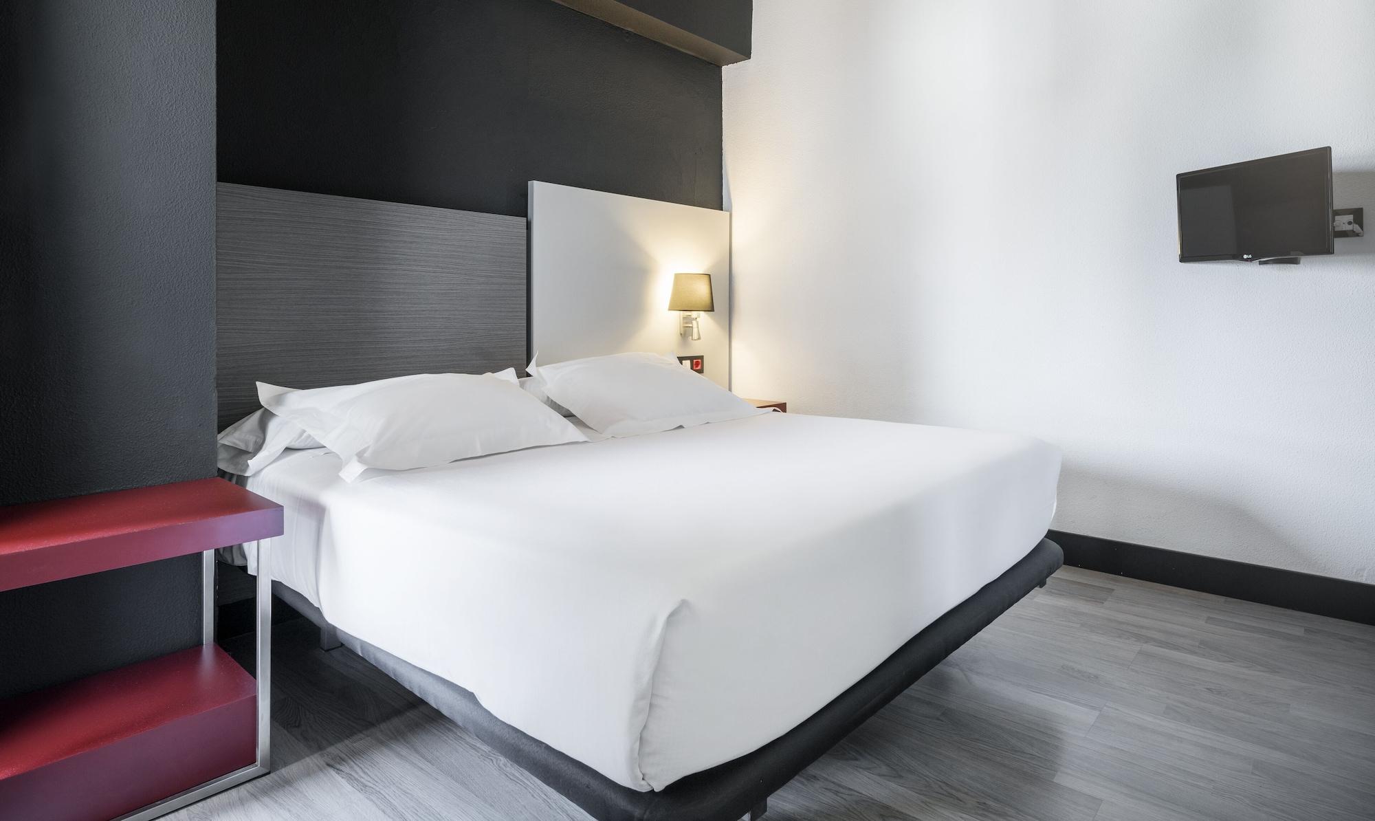 อิลูนิออน โรมาเรดา โฮเต็ล Hotel ซาราโกซา ภายนอก รูปภาพ