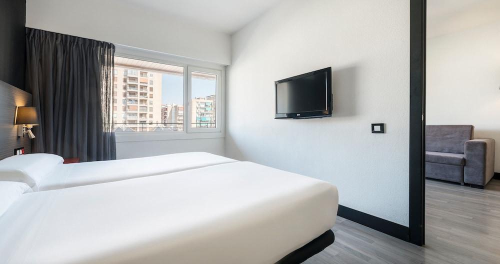 อิลูนิออน โรมาเรดา โฮเต็ล Hotel ซาราโกซา ภายนอก รูปภาพ