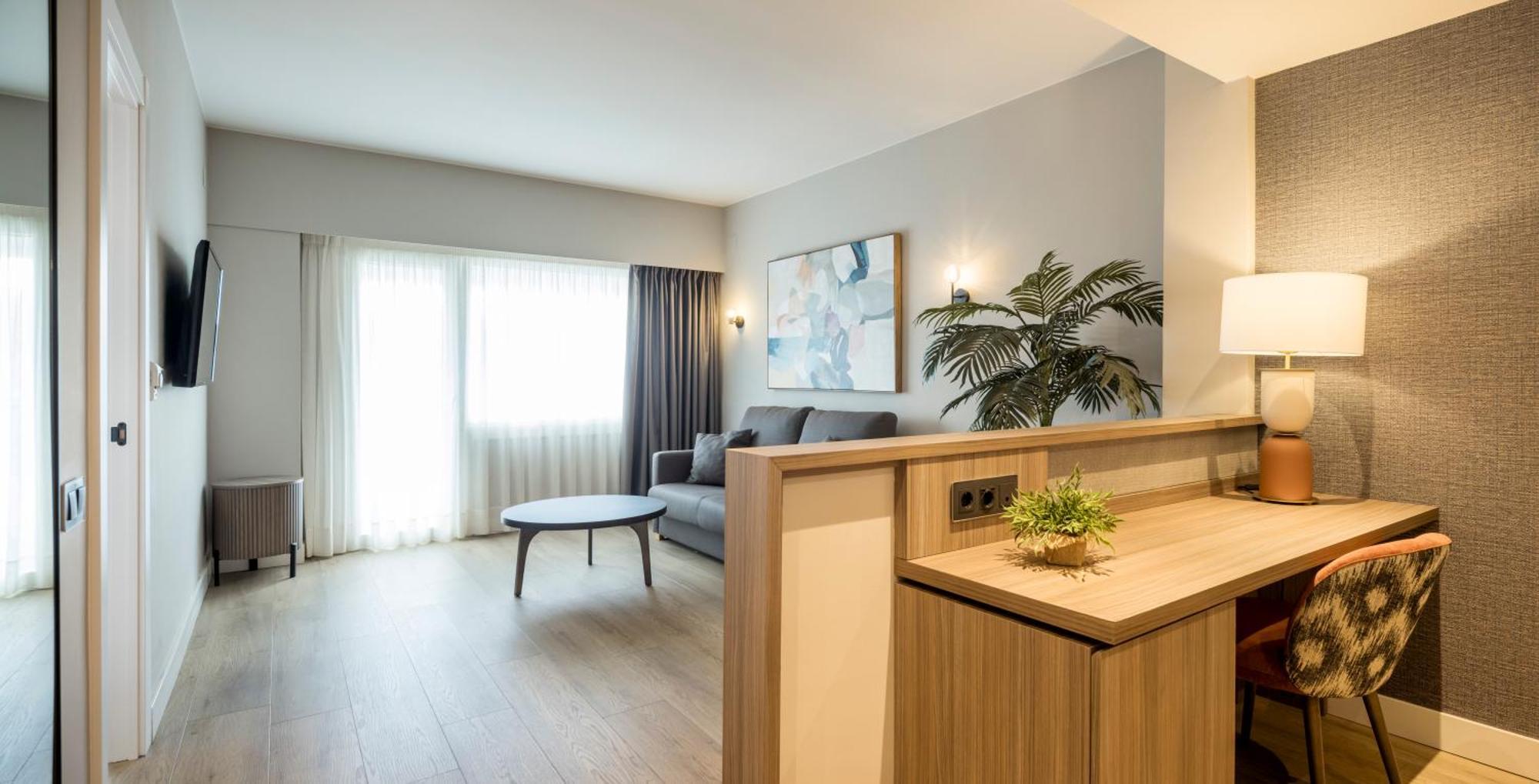 อิลูนิออน โรมาเรดา โฮเต็ล Hotel ซาราโกซา ภายนอก รูปภาพ