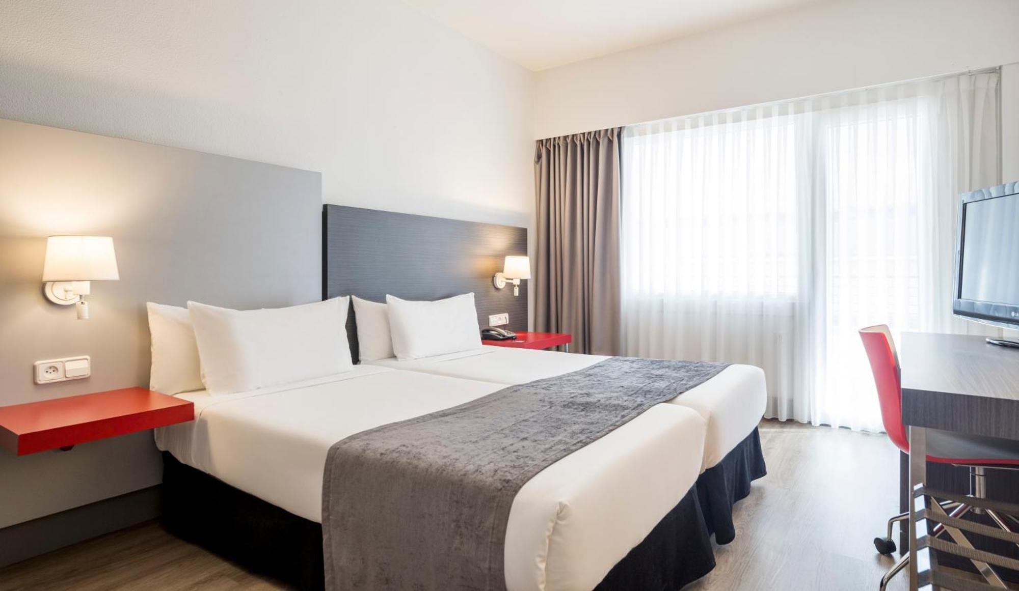 อิลูนิออน โรมาเรดา โฮเต็ล Hotel ซาราโกซา ภายนอก รูปภาพ