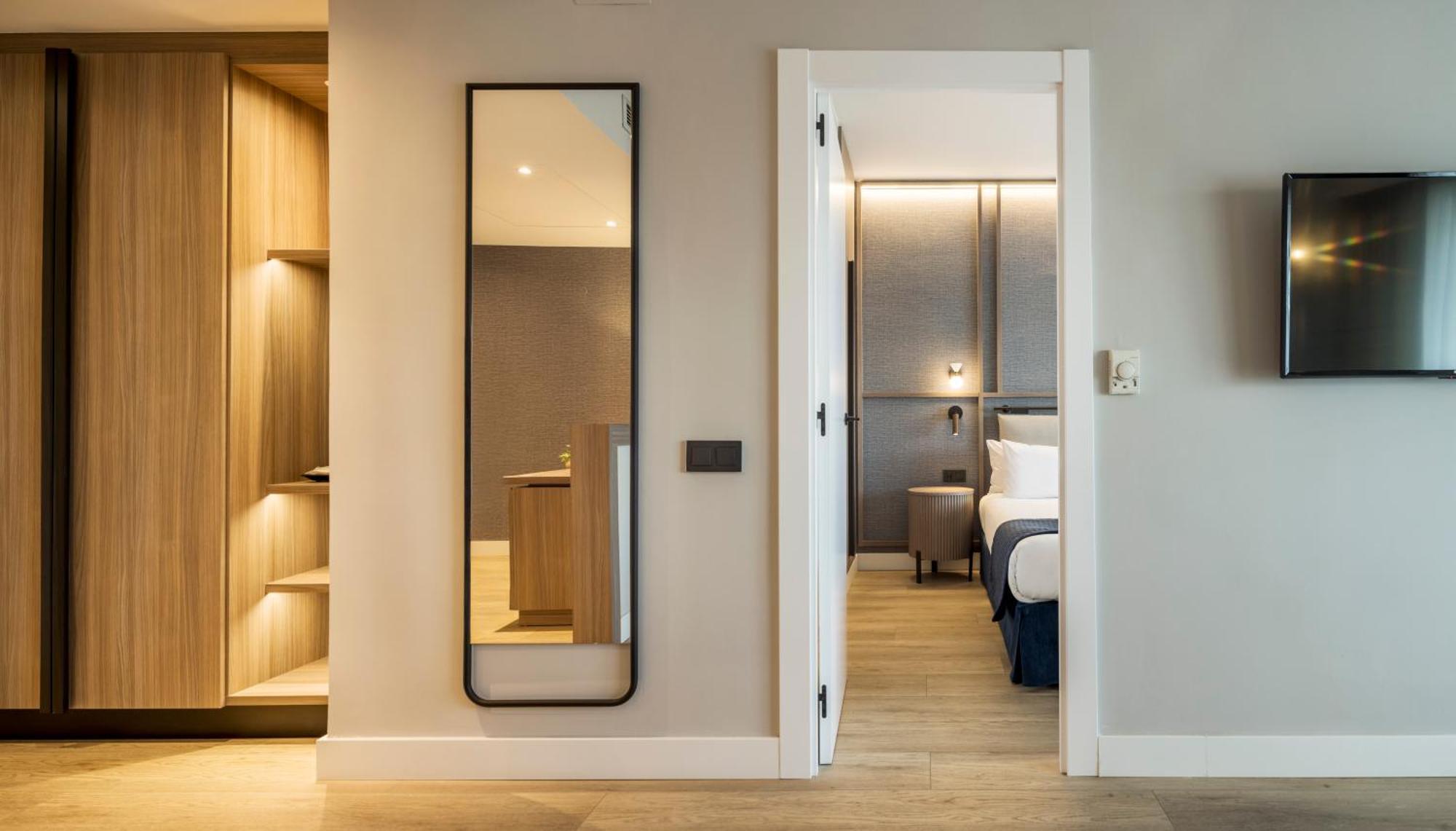 อิลูนิออน โรมาเรดา โฮเต็ล Hotel ซาราโกซา ภายนอก รูปภาพ