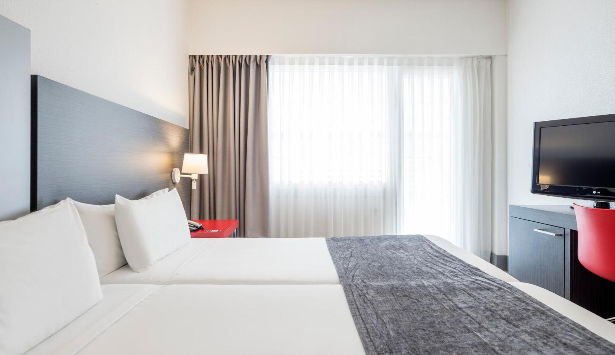 อิลูนิออน โรมาเรดา โฮเต็ล Hotel ซาราโกซา ภายนอก รูปภาพ