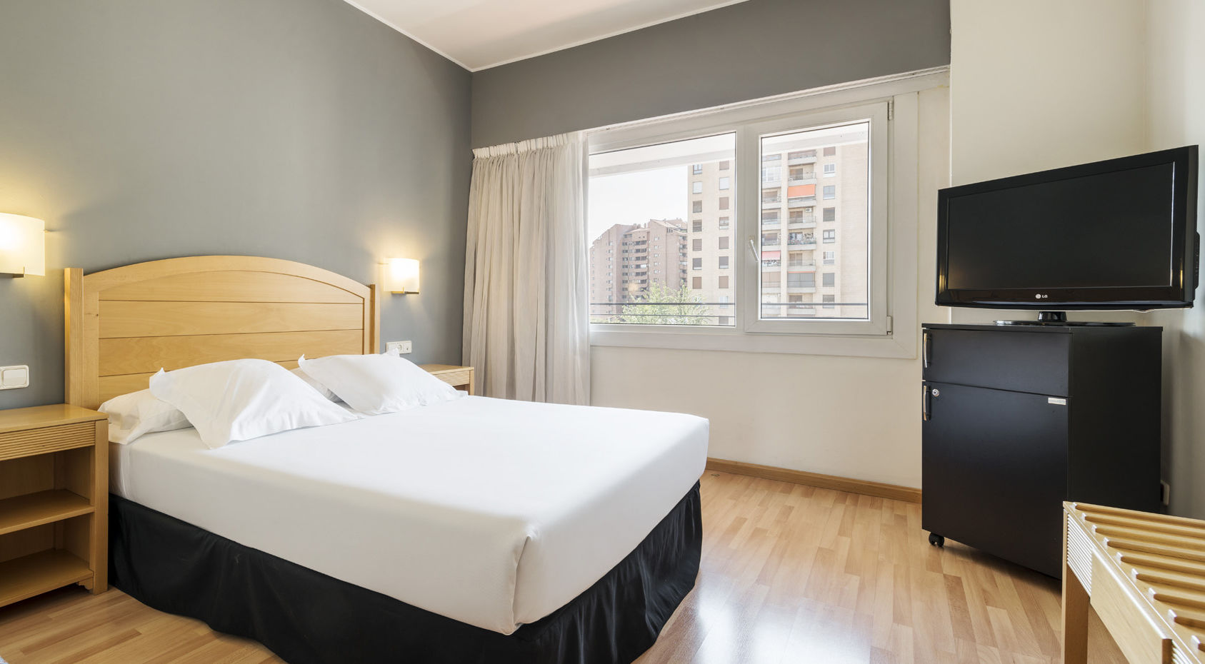 อิลูนิออน โรมาเรดา โฮเต็ล Hotel ซาราโกซา ภายนอก รูปภาพ