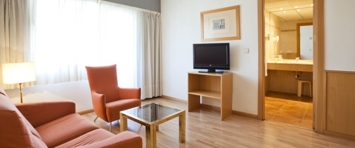 อิลูนิออน โรมาเรดา โฮเต็ล Hotel ซาราโกซา ภายนอก รูปภาพ